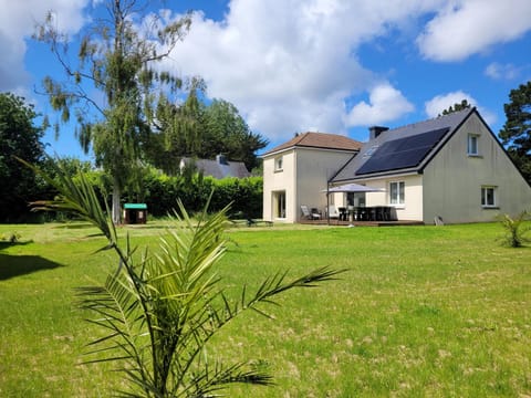 Property building, Facade/entrance, Garden