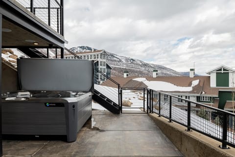 Newly Built Ski-in-Ski-out - Private Hot Tub, Breathtaking Views & Trails! Kings Crown 1288 House in Park City