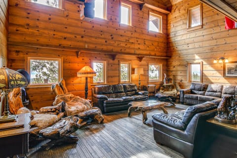 Grand Mountain Chalet with Hot Tub and Mountain Views House in Kingsbury