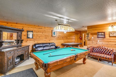 Grand Mountain Chalet with Hot Tub and Mountain Views House in Kingsbury