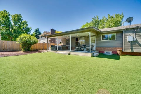 Centennial Home with Covered Patio and Fire Pit! Haus in Greenwood Village