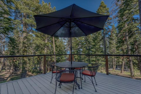 3BR with Sauna & Lake Views, 2 miles to Beach House in Tahoe City