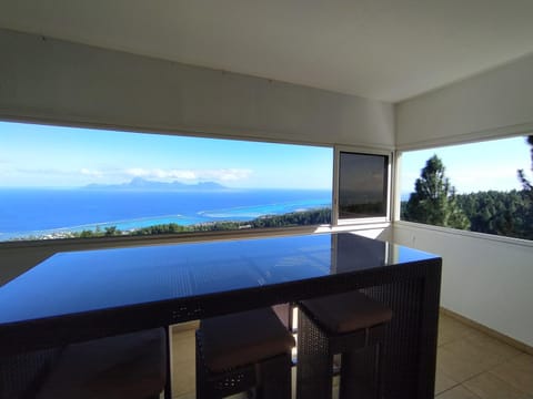 Natural landscape, View (from property/room), Balcony/Terrace, Dining area, Sea view