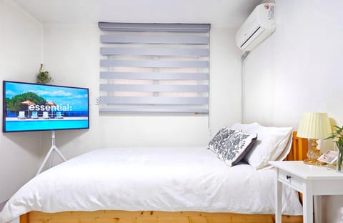 Bed, TV and multimedia, Bedroom, air conditioner