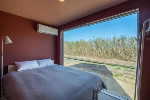 Bed, Natural landscape, Photo of the whole room, Bedroom