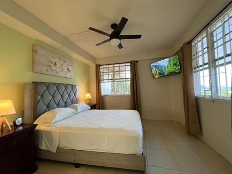 Bed, TV and multimedia, Bedroom