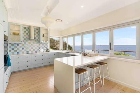 Seashack Uninterrupted and Spectacular ocean view Pet friendly House in Central Coast