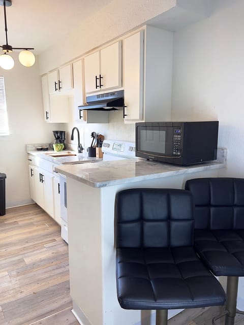 Modern Fully Equipped Apt Apartment in Eagle Pass