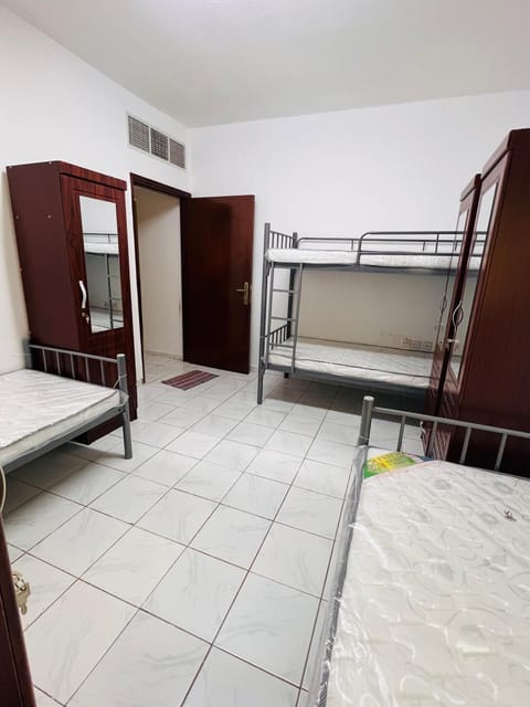 Room and bed space Available Vacation rental in Al Sharjah