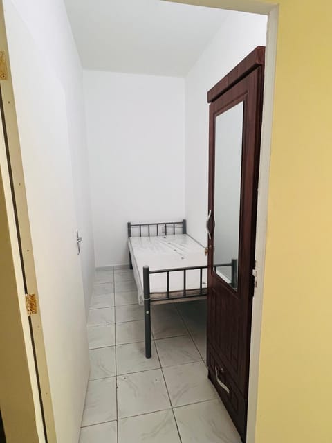 Room and bed space Available Vacation rental in Al Sharjah