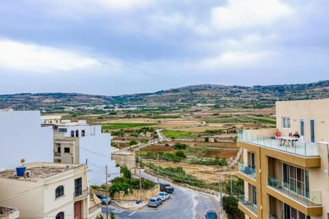 Property building, Day, Neighbourhood, Bird's eye view, City view, Mountain view, Street view