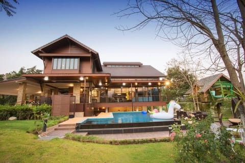 Property building, Day, Garden, Garden view, Pool view, Swimming pool