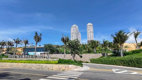 Property building, Day, City view