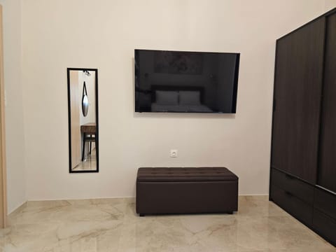 TV and multimedia, Bedroom, wardrobe