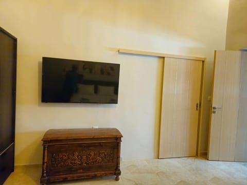 TV and multimedia, Bedroom, wardrobe