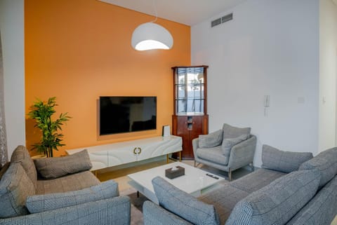 Communal lounge/ TV room, TV and multimedia, Living room, Seating area, Evening entertainment