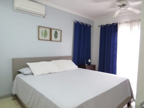 Bed, Photo of the whole room, Bedroom, air conditioner