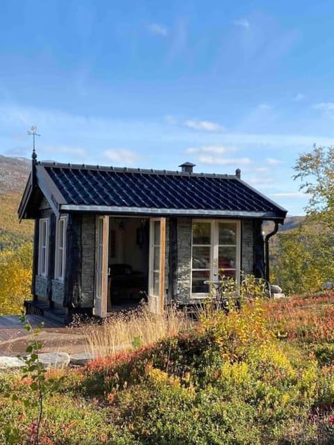 Flott og romslig hytte med særpreg i Lønsdal Apartment in Nordland, Norway