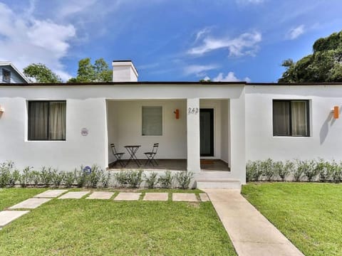 4Bedrooms 2Bathrooms Art District Contemporary Japanese Themed Home House in Miami