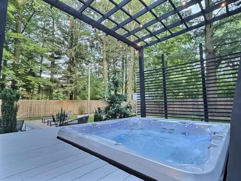 Natural landscape, Garden, Hot Tub, Garden view, Pool view, Swimming pool