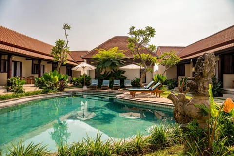 Property building, Garden, Pool view, Swimming pool