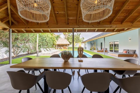 Dining area, Swimming pool