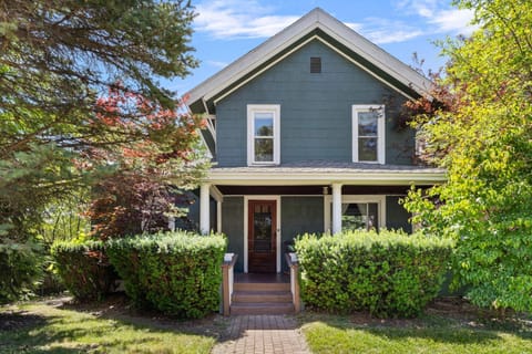 Property building, Facade/entrance, Garden