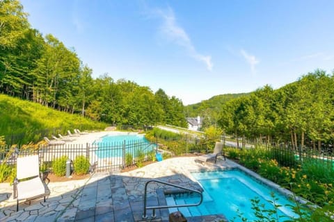 Modern Lodge Pool & Spa Mont-Tremblant Apartment in Mont-Tremblant