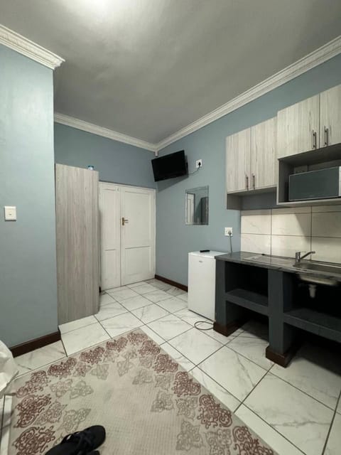 TV and multimedia, Kitchen or kitchenette, microwave, wardrobe