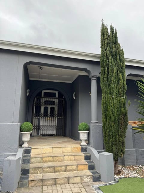 Property building, Facade/entrance, Garden view