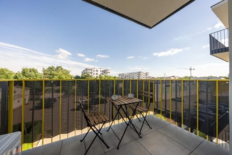 View (from property/room), Balcony/Terrace, Dining area