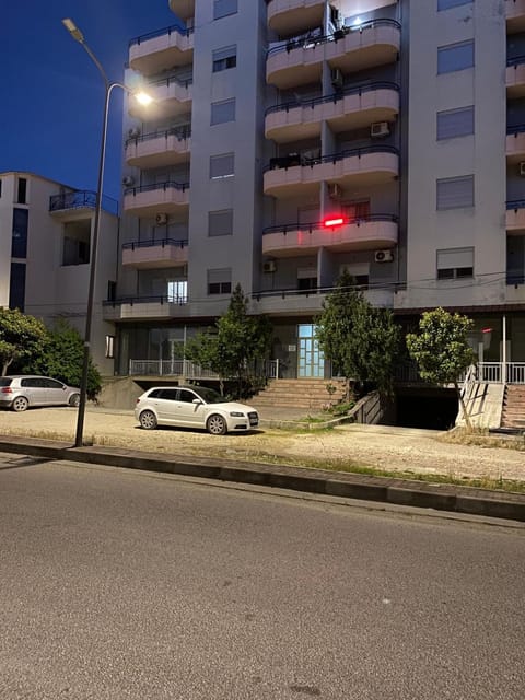 Property building, Neighbourhood, Street view, Location, Parking