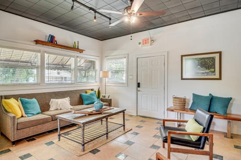 Sanford Home with Gas Grill Walk to Historic Dtwn! Casa in Sanford