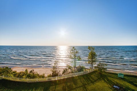 Lake Michigan Retreat- Upper Duplex Casa in Lake Michigan Beach