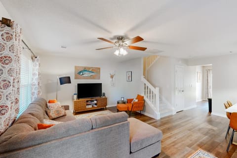 Sunburst Cottage - 30 Day Rental House in Goose Creek