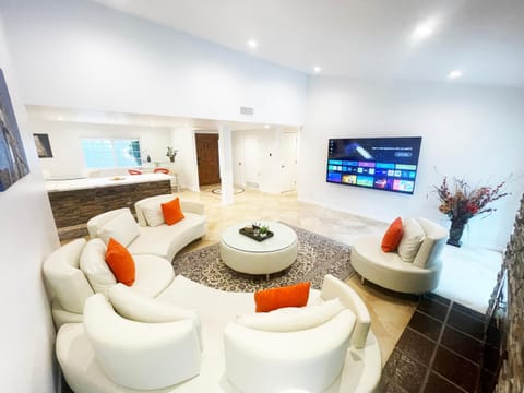 TV and multimedia, Living room, Seating area