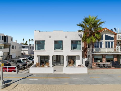 1628 West Oceanfront Oasis 2,3 Apartment in Balboa Peninsula