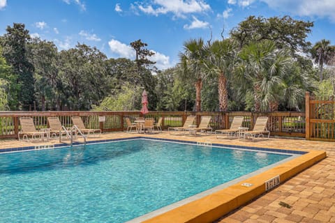 Amelia Island Condo with Pool Access Walk to Beach! Apartment in Fernandina Beach