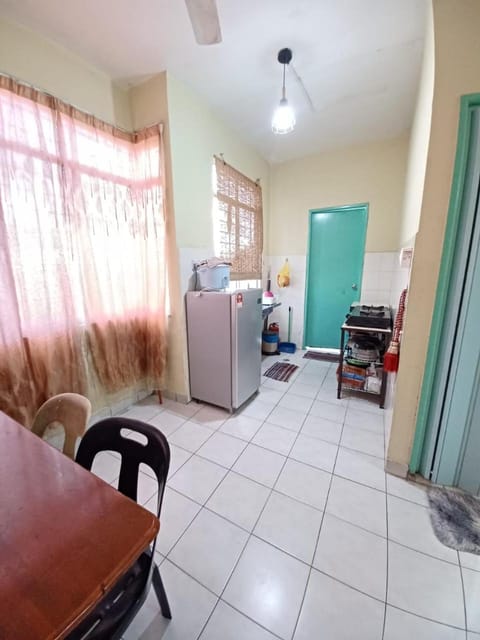 Homestay Bajet KK UA1 First Floor 2 Rooms 1 Aircond Apartment in Kota Kinabalu