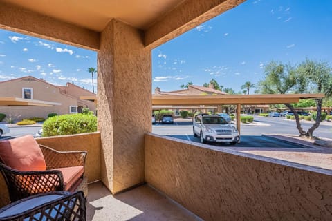 Scottsdale Oasis Sun Kissed Sleeps 6 Apartment in McCormick Ranch