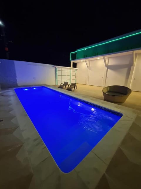 Night, Swimming pool, sunbed