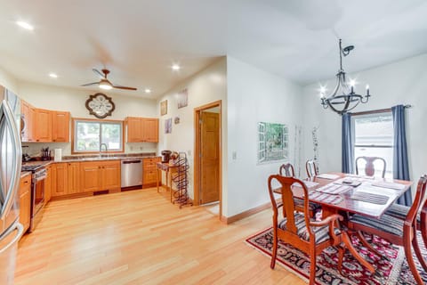 Near Saugatuck Dunes Pet-Friendly Fennville Home! Haus in Fennville