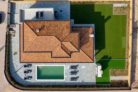 Property building, Bird's eye view, Pool view, Swimming pool