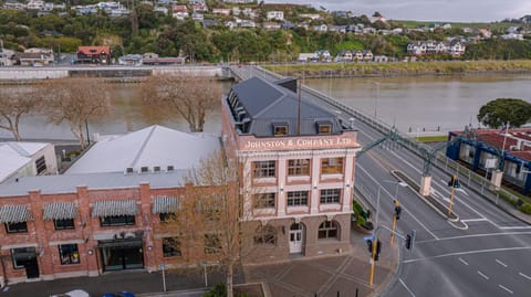 Property building, Neighbourhood, Bird's eye view, City view, River view, Street view, Location