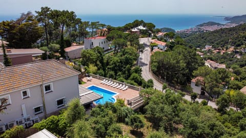 Property building, Sea view, Swimming pool