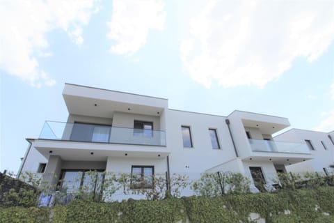 House Andrej, Entire semi-detached house with a terrace, parking, 400 m from beach House in Istria County