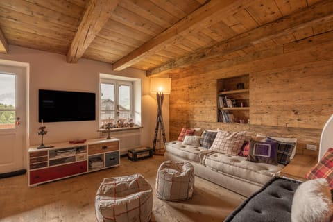 Communal lounge/ TV room, Living room