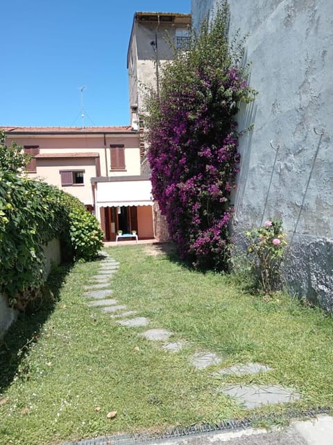 Villa Rosa House in Marina di Carrara