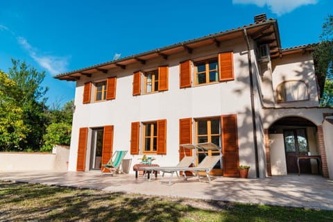 Property building, Patio, Spring, Day, Garden, Garden view