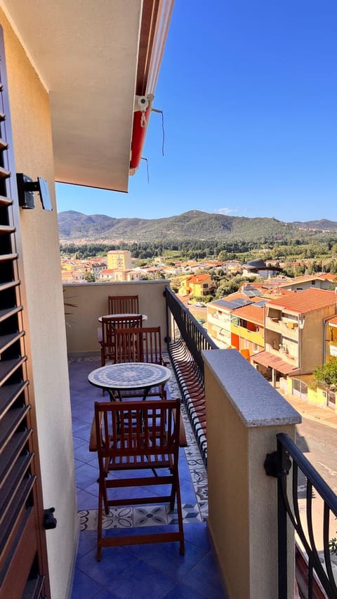 Balcony/Terrace, Mountain view